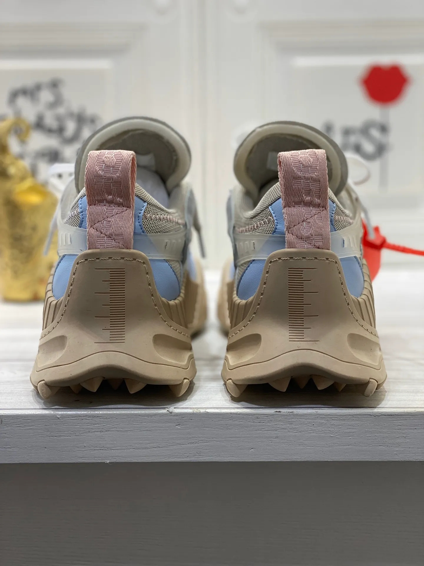 Men's Men's Shoes💰480🌼【New Style】High-end Boutique-🤷‍♂🤷‍♂OFF-WHITE x Air Jordan 】1 The joint shoe has been highly concerned by everyone since its design. The new shoe is shown in the popular Chicago bull white and yellow LOGO color scheme. The shoe body is made of cowhide, cow suede, and other materials. In addition to the X hidden on the inside of the leather, the oversized Swoosh, OFF-WHITE for Nike, Air Jordan 1 birth information and AIR are displayed on both sides of the shoe. The iconic details of OFF-WHITE can be seen on the sole and insole. You can choose a pair if you like the style. Code: 39-44 (45 can be customized